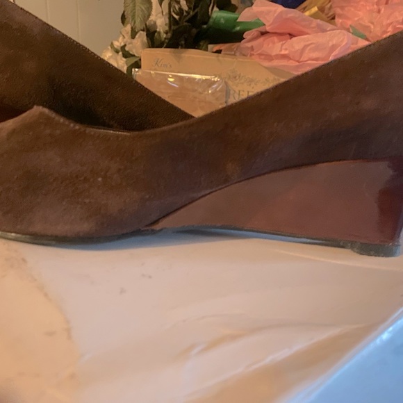 MAGDESIANS retro brown suede open toe w/ patent wedge. Like new 13W - Picture 4 of 8
